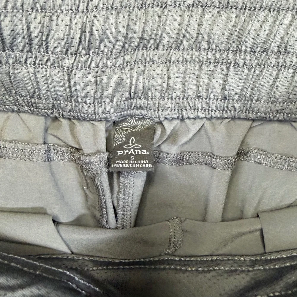 Prana On The Go Pants Charcoal Gray Tapered Leg Pleated Front W4UPTP315 Small